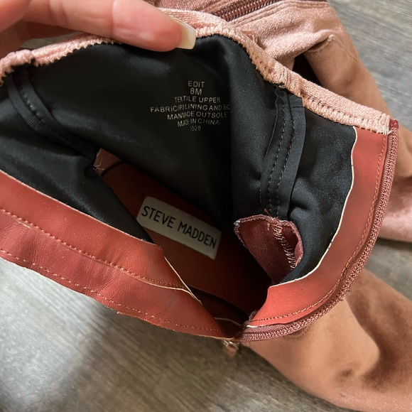 Steve Madden pink velvet booty - Picture 4 of 4